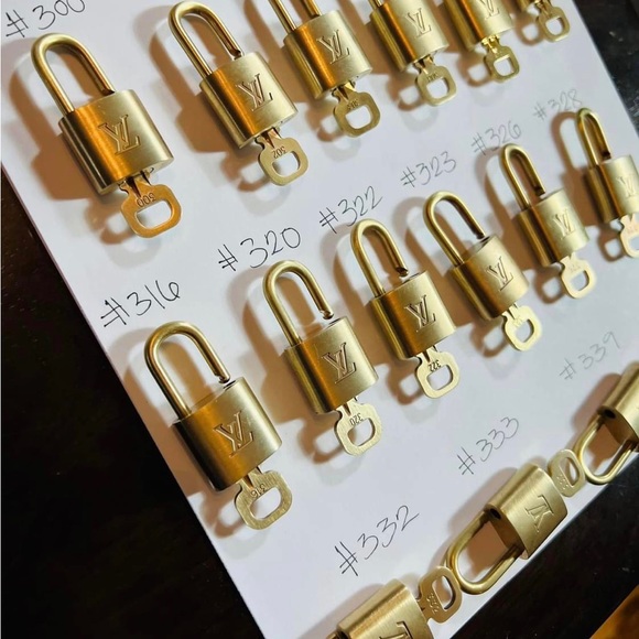 Louis Vuitton authentic only 1 padlock and 1 key - Picture 9 of 12